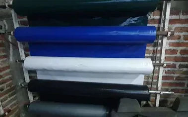 lona de 18 x 7 13 ONZAS BLANCA POR UN LADO Y CON PUBLICIDAD POR EL OTRO