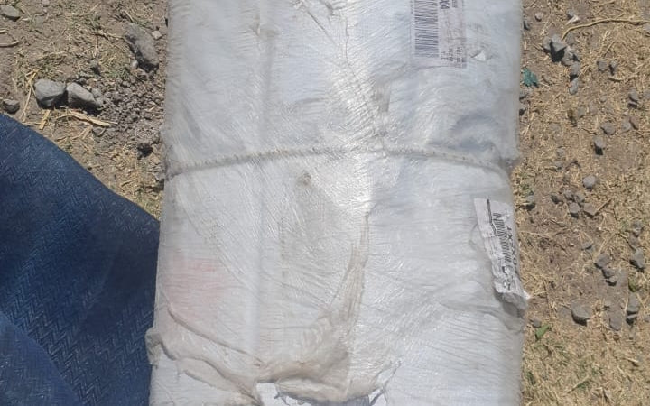 lona de 18 x 7 13 ONZAS BLANCA POR UN LADO Y CON PUBLICIDAD POR EL OTRO